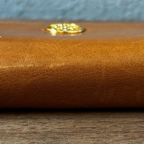 Tory Burch Robinson Continental Wallet - Picture 4 of 9